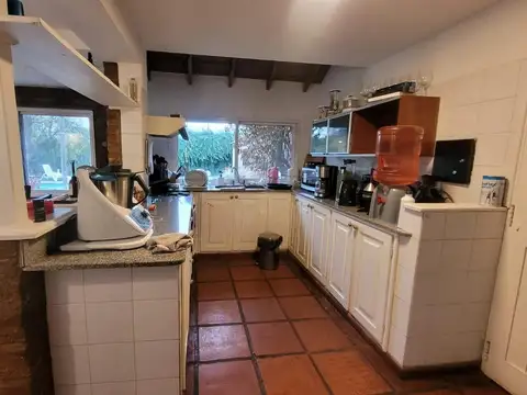 Casa 5 ambientes con 2 baños