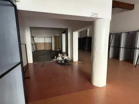 AVENIDA HIPOLITO YRIGOYEN 8800