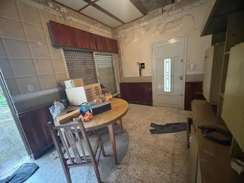 CASA DE PASILLO 2 DORMITORIOS EN VENTA CON PATIO ECHESORTU