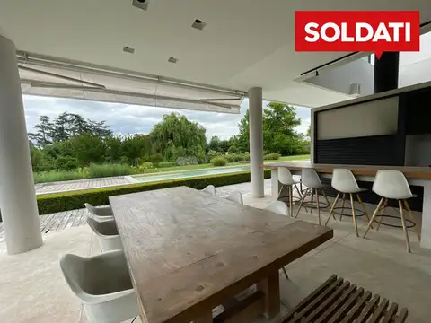 Casa 10 ambientes con 5 baños