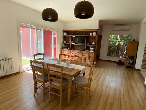 Casa 5 ambientes con 3 baños