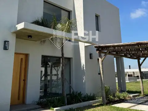 Casa a la laguna en el Naudir Aguas Privadas