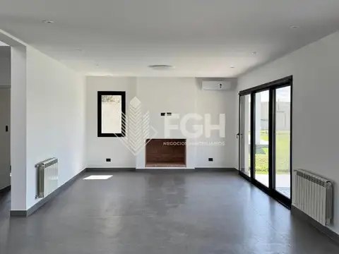 Casa 5 ambientes con 3 baños