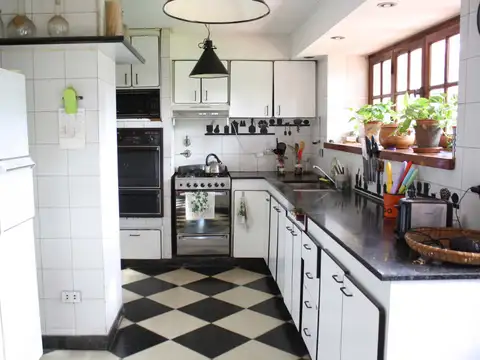Casa en Venta con 4 cocheras