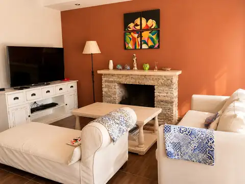 Casa 5 ambientes con 2 baños
