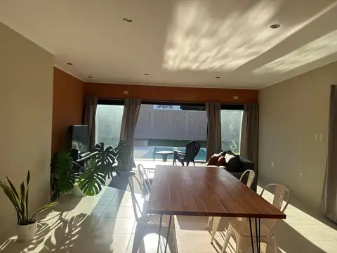 Casa 3 ambientes con 2 baños
