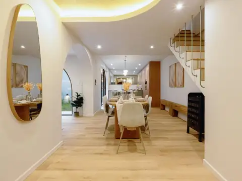 Casa 8 ambientes con 4 baños