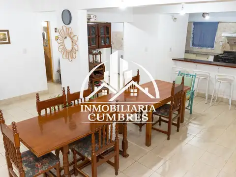 Casa en Venta con 2 cocheras