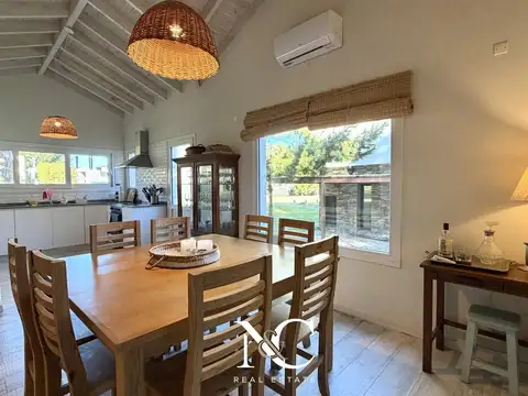 Casa en venta en Costa Esmeralda fondo arbolado