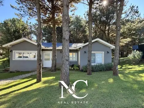 Casa en venta en Costa Esmeralda fondo arbolado