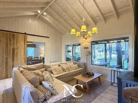Casa 4 ambientes con 2 baños