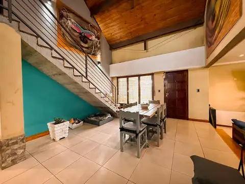 Casa 5 ambientes con 2 baños
