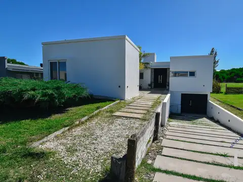 Casa en Venta 5 Dormitorios en Costa Esmeralda Barrio Residencial Barrio Privado