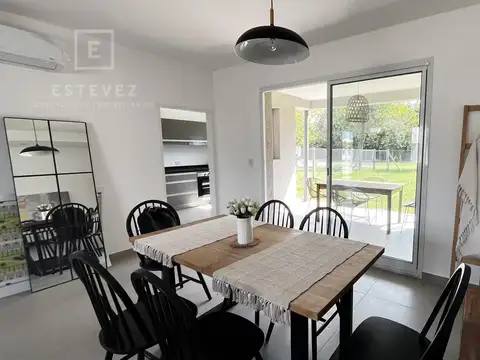 Casa en Venta con 2 cocheras