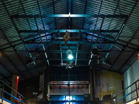 Casa en Alquiler con 10 cocheras