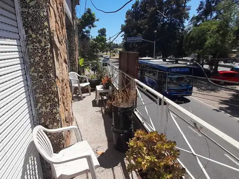ESTUPENDO PH EN 1º PISO SOBRE GRAL. PAZ C/TERRAZA Y BALCON