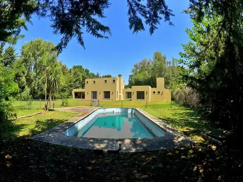 Venta casa 4 ambientes Francisco Alvarez c Pileta