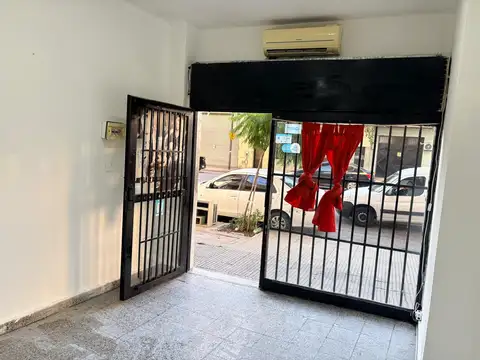 Local en Alquiler en Flores Norte, $ 850.000