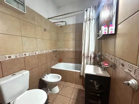 Casa 6 ambientes con 1 baño