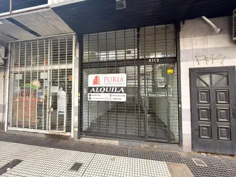 Local comercial sobre Av. Jonte a mestros de la esquina de Cervantes