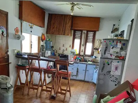 Casa 4 ambientes con 2 baños