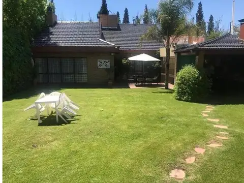 CASA EN LATERAL SUR ACCESO ESTE - GUAYMALLEN