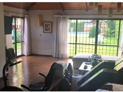 Casa en Venta con 4 cocheras
