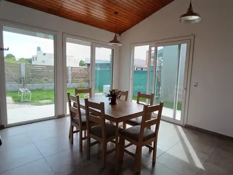 Depto Tipo Casa en Alquiler de 2 dormitorios