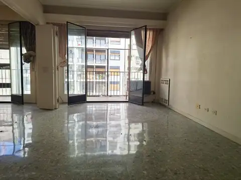 Departamento 4 Amb C/dependencia balcón y Cochera