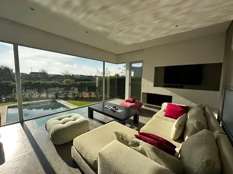 Casa 5 ambientes con 2 baños