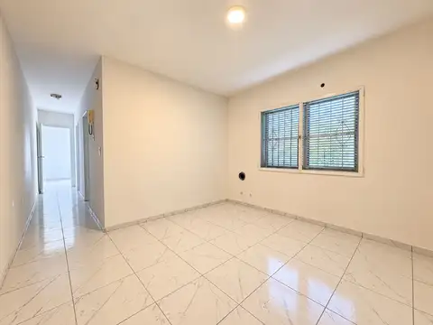 Departamento en Alquiler en Villa Raffo, $ 620.000