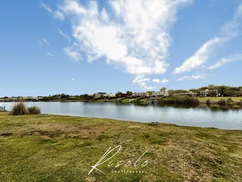 Lote a la Laguna y en la Isla en Venta. Barrio Cerrado. Zona Norte. Escobar