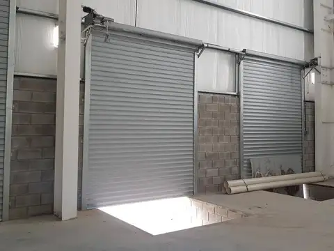 Alq Excelente nave en Polo Ezeiza 3000mts