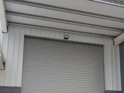 Alq Excelente nave en Polo Ezeiza 3000mts