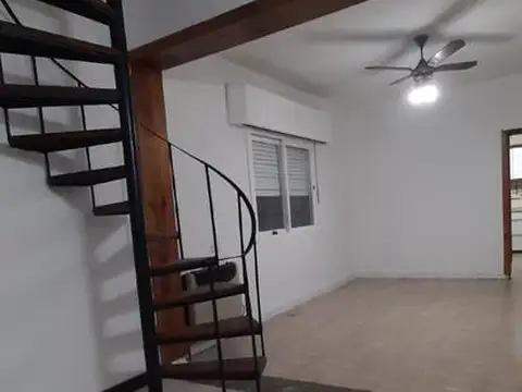 Depto Tipo Casa 3 ambientes con 2 baños