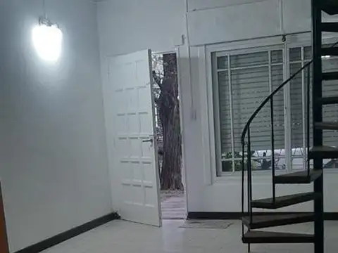 Depto Tipo Casa en Alquiler en Villa Galicia, $ 680.000