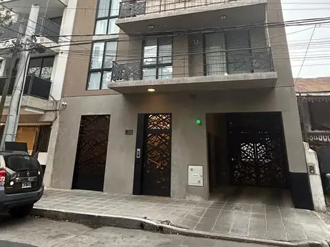 Tigre, en alquiler, casi a estrenar, excelente Departamento con cochera