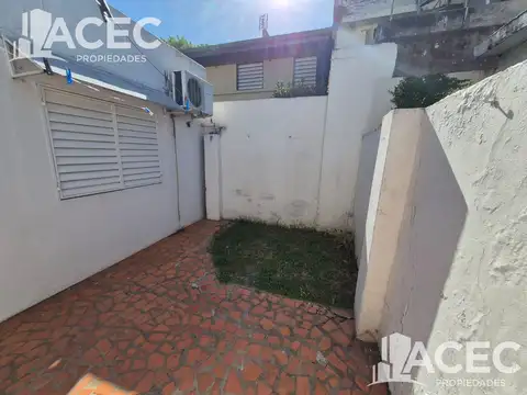 Venta - Departamento interno - único c/ patio - Parque Casado