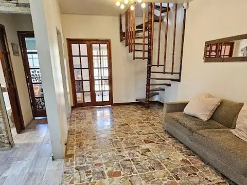Depto Tipo Casa en Venta de 5 ambientes