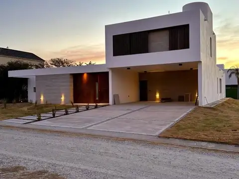 Casa en Venta en San Antonio de Arredondo, USD 380.000