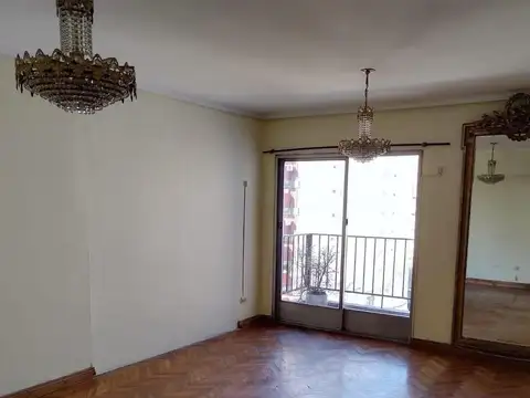 Venta departamento 4 ambientes + dependencia en Balvanera