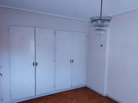 Venta departamento 4 ambientes + dependencia en Balvanera