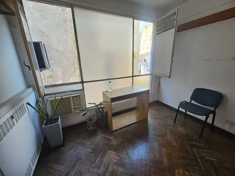 ALQUILER OFICINA TRIBUNALES CON BAÑO PROPIO