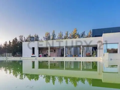 Venta de increible Casa en Campos de Roca I