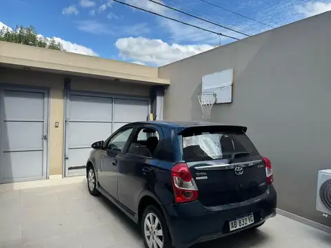 Moquehuá e/ Bouchardo y Vicente López