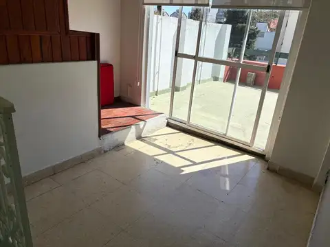 Depto Tipo Casa en Alquiler en Versalles, $ 600.000