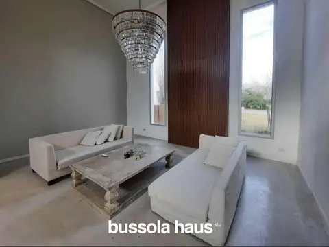 Casa 7 ambientes con 4 baños