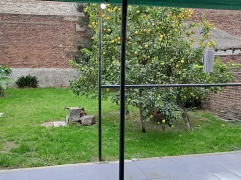 Casa 3 AMB c/ Garage + 2 Locales S/ Lote 310m2-