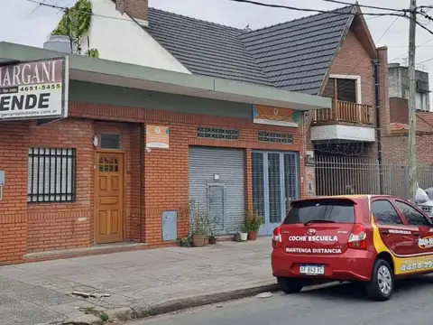 Casa 3 AMB c/ Garage + 2 Locales S/ Lote 310m2-