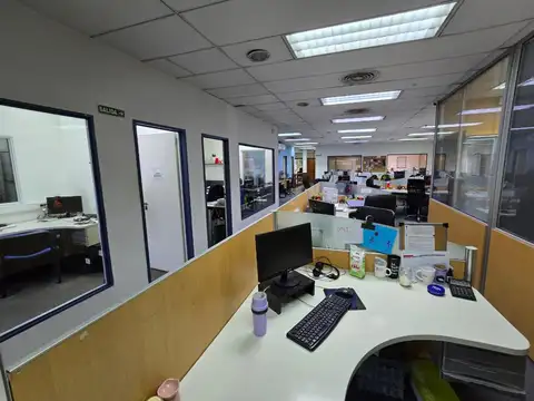 Oficina 6 ambientes con 3 baños